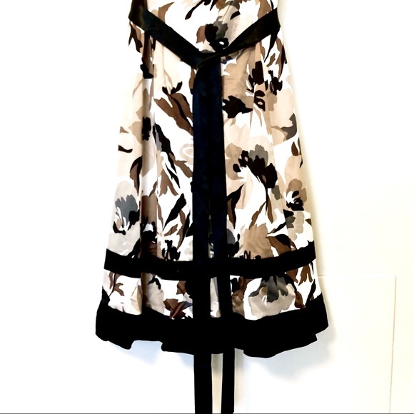 Laura Plus Size Midi Dress - Picture 3 of 10